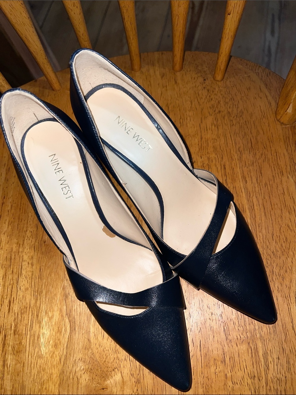 Nine West Black Pointed-Toe Cross-Strap Pumps 6.5